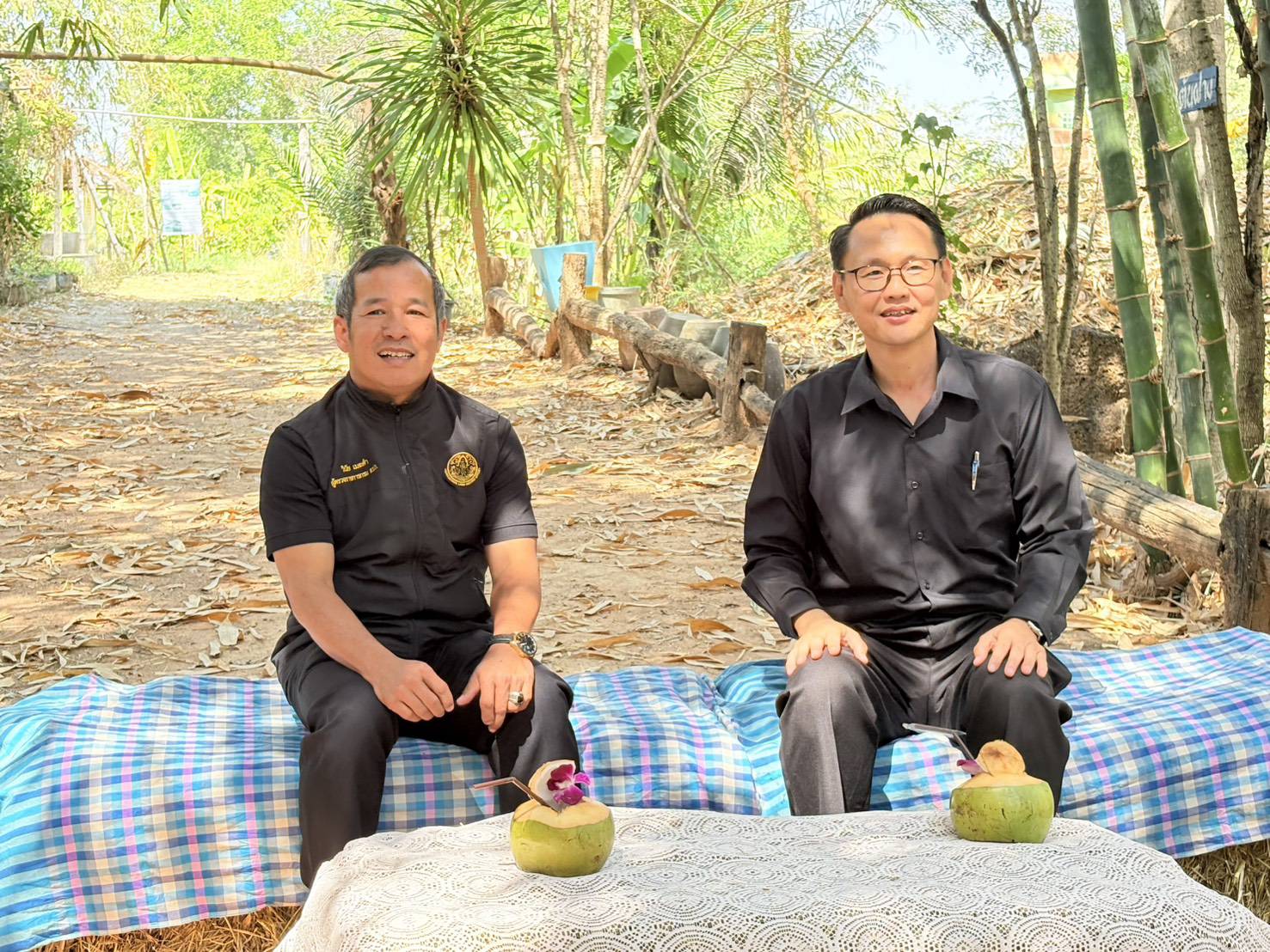 title - วันที่ 10 กุมภาพันธ์ 2569 นายประเสริฐ กาญจนเกียรติกุล ปฏิรูปที่ดินจังหวัดบุรีรัมย์ พร้อมด้วยเจ้าหน้าที่ ส.ป.ก.บุรีรัมย์ ให้การต้อนรับผู้ตรวจราชการ ส.ป.ก. นายวินัย เมฆดำ และรายงานผลการปฏิบัติงานพร้อมทั้งจัดกิจกรรมมอบโฉนดเพื่อการเกษตรในการลงพื้นที่ตรวจติดตามผลการปฏิบัติราชการตามแผนการตรวจราชการ รอบที่ 1 ณ แปลงต้นแบบเกษตรกรรมยั่งยืนในเขตปฏิรูปที่ดิน นางสามัญ โล่ห์ทอง ตำบลหนองโบสถ์ อำเภอนางรอง จังหวัดบุรีรัมย์